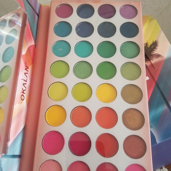 OKALAN.. eye shadow pallet - Picture 4 of 4